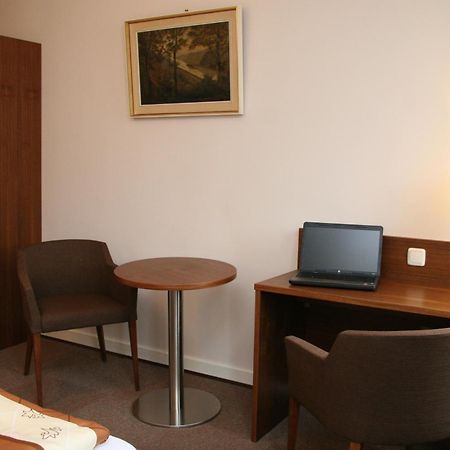 Rhein-Hotel Андернах Экстерьер фото