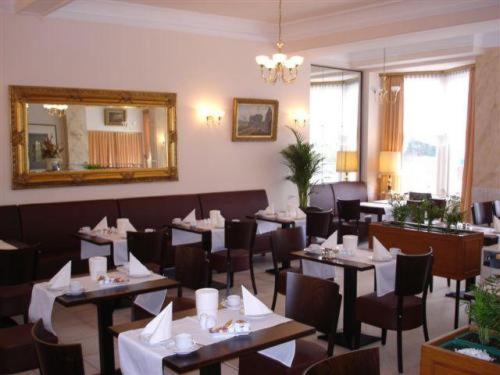 Rhein-Hotel Андернах Экстерьер фото