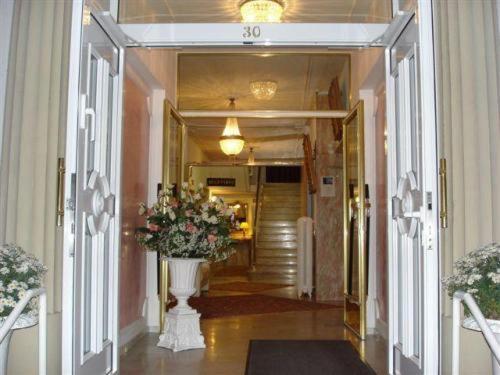 Rhein-Hotel Андернах Экстерьер фото