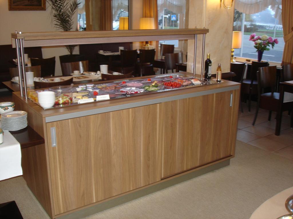 Rhein-Hotel Андернах Экстерьер фото