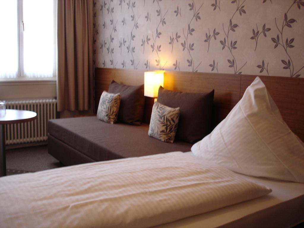 Rhein-Hotel Андернах Экстерьер фото
