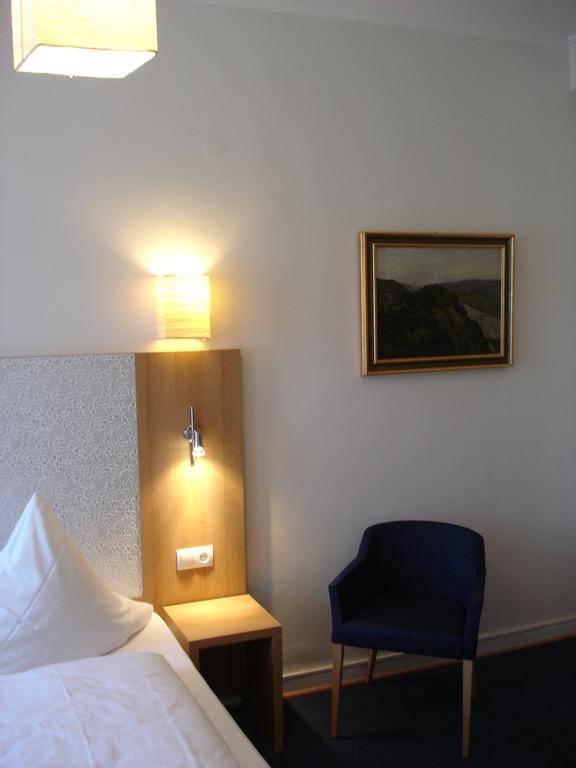 Rhein-Hotel Андернах Экстерьер фото