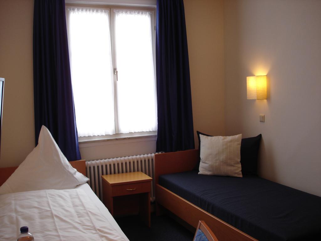 Rhein-Hotel Андернах Экстерьер фото
