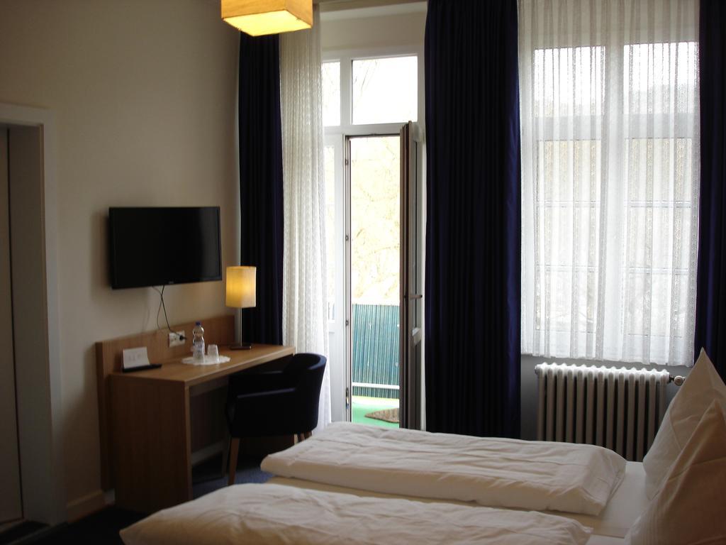 Rhein-Hotel Андернах Экстерьер фото